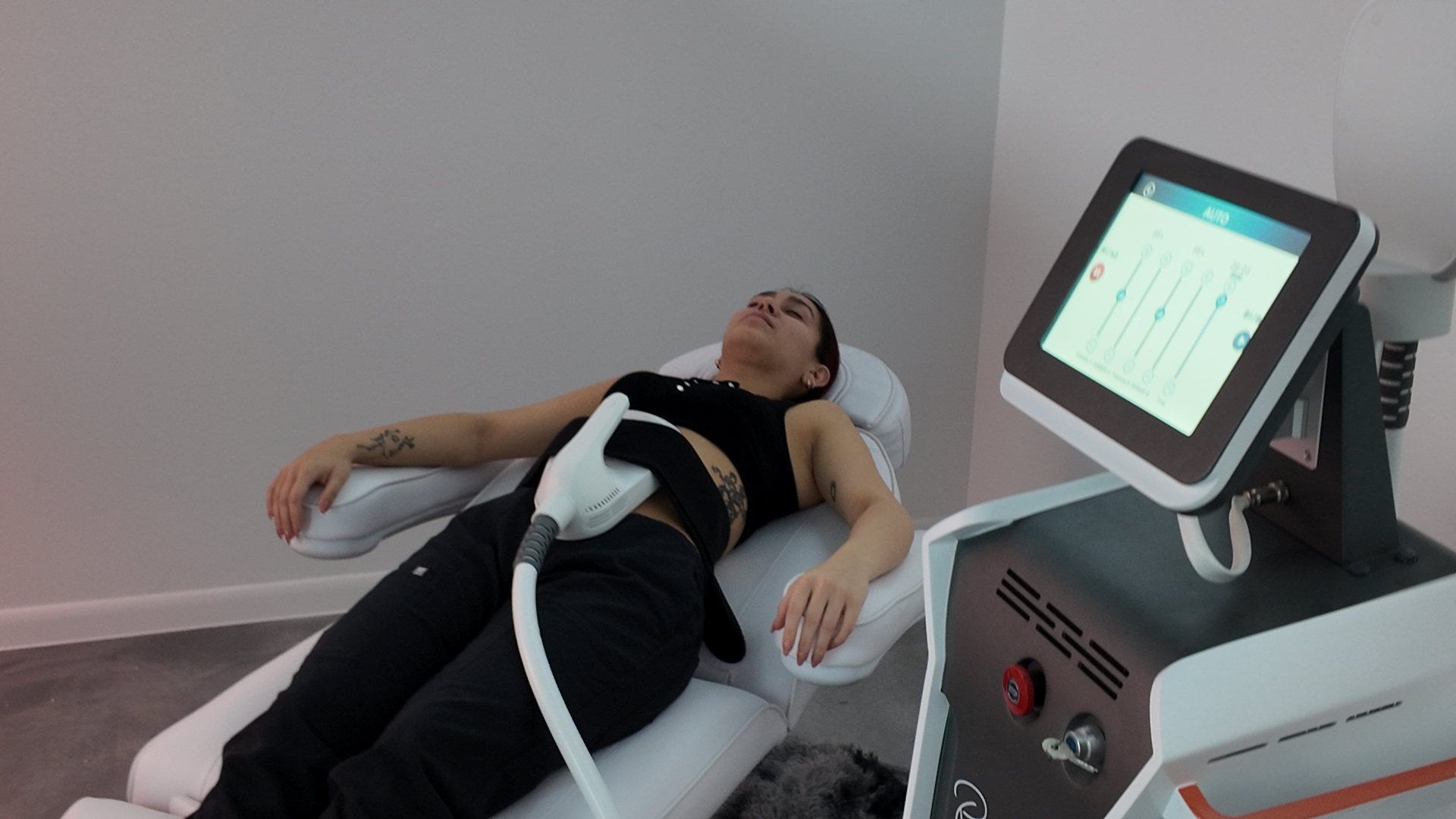 Body sculpting treatment at REDSOL Wellness Club in League City Texas