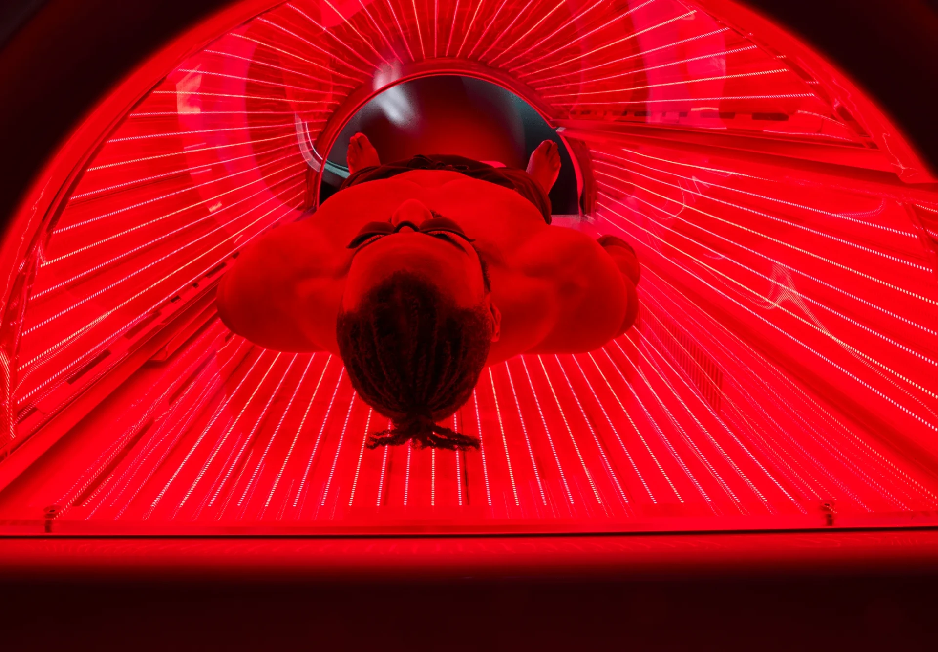 Red Light Therapy for Muscle Recovery: How Athletes Recover Faster - REDSOL Wellness Club League City TX
